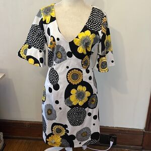 Trina Turk black yellow short split bell sleeve V neckline dress Size 10 New